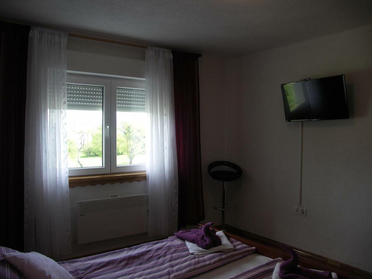 Apartments Zegarac House Korenica Bagian luar foto