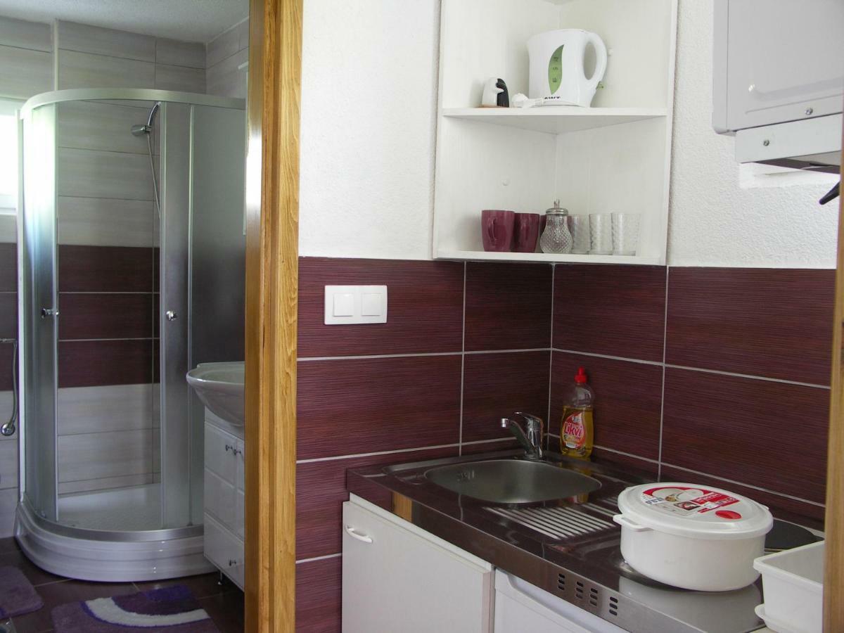 Apartments Zegarac House Korenica Bagian luar foto